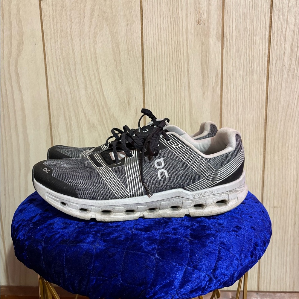 On Men's Black and Gray Athletic Shoes